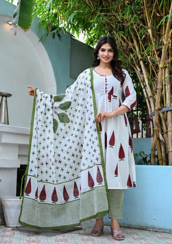 Women's White & Maroon Leaf Printed Anarkali Kurta Set with Dupatta - Image 8
