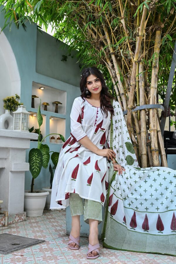 Women's White & Maroon Leaf Printed Anarkali Kurta Set with Dupatta - Image 3