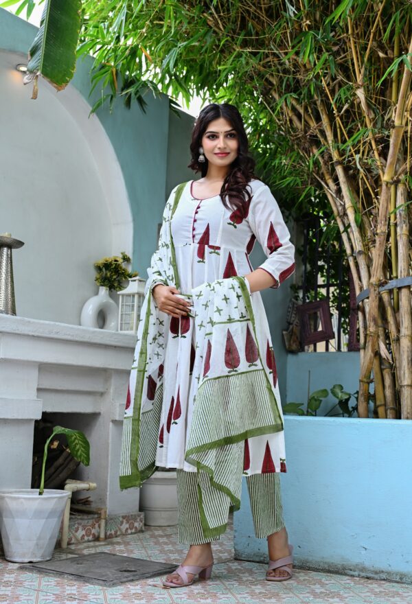 Women's White & Maroon Leaf Printed Anarkali Kurta Set with Dupatta - Image 2