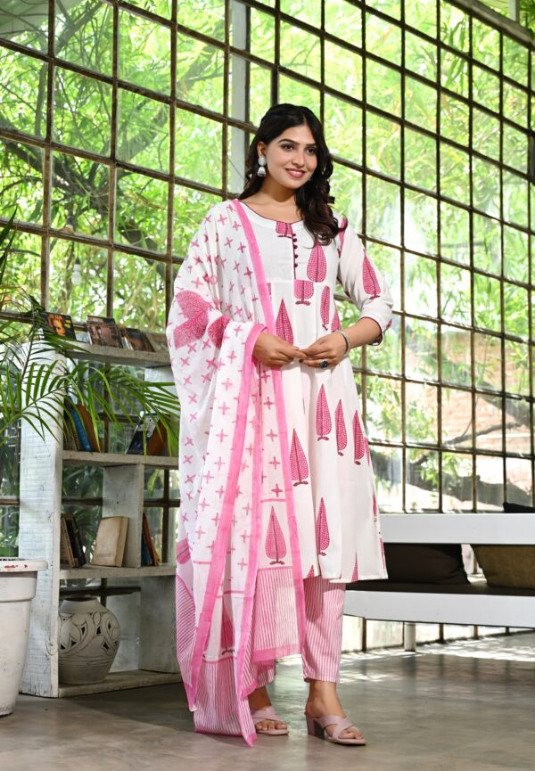 Women's White & Pink Leaf Printed Anarkali Kurta Set with Dupatta - Image 9