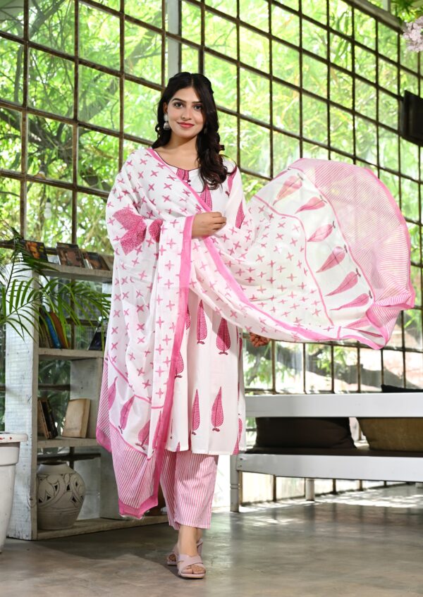 Women's White & Pink Leaf Printed Anarkali Kurta Set with Dupatta - Image 5