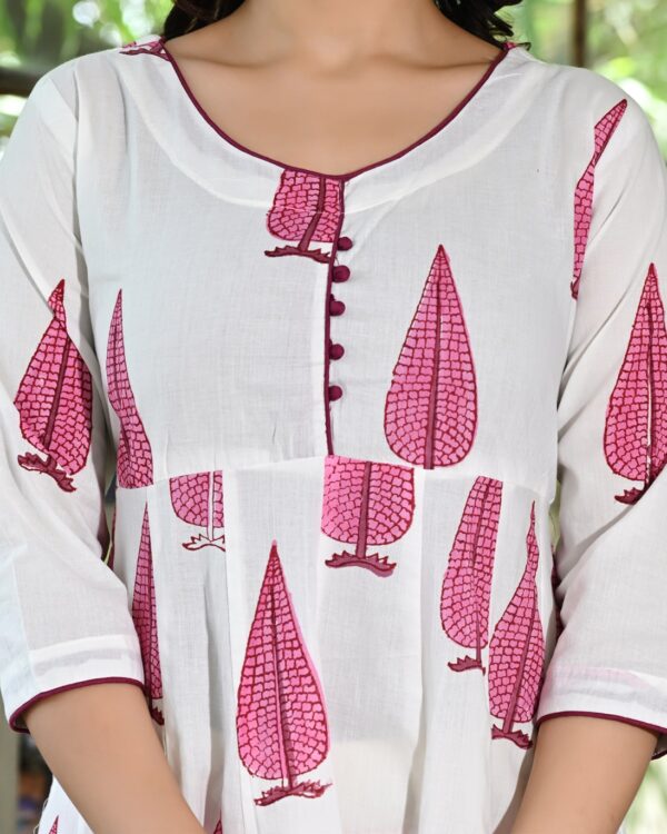 Women's White & Pink Leaf Printed Anarkali Kurta Set with Dupatta - Image 3
