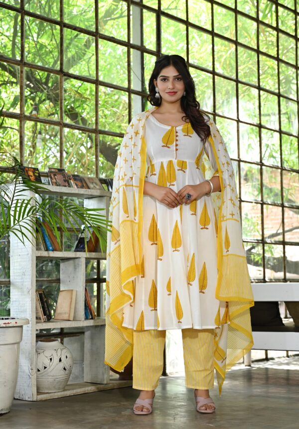 women's White & Yellow Leaf Printed Anarkali Kurta Set with Dupatta - Image 9
