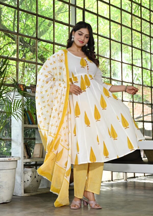 women's White & Yellow Leaf Printed Anarkali Kurta Set with Dupatta - Image 5