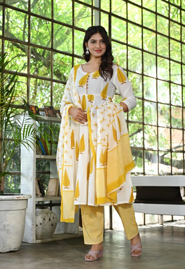 women's White & Yellow Leaf Printed Anarkali Kurta Set with Dupatta - Image 4