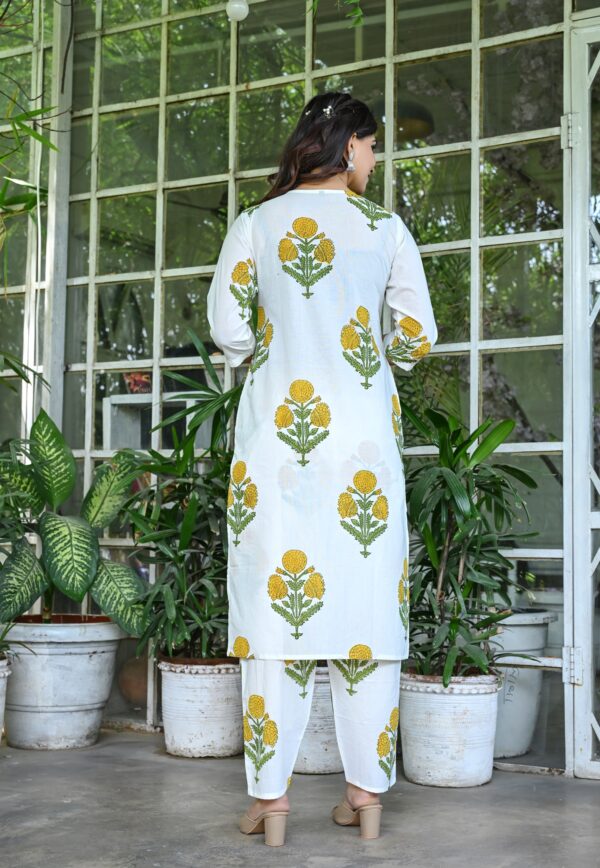 Women's White & Yellow Floral Printed Kurta Set - Image 5