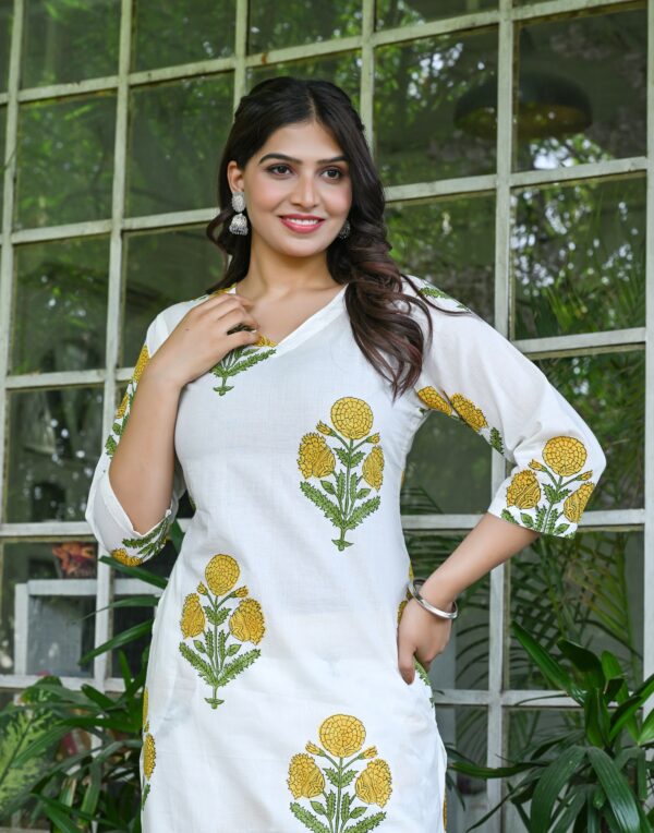 Women's White & Yellow Floral Printed Kurta Set - Image 3