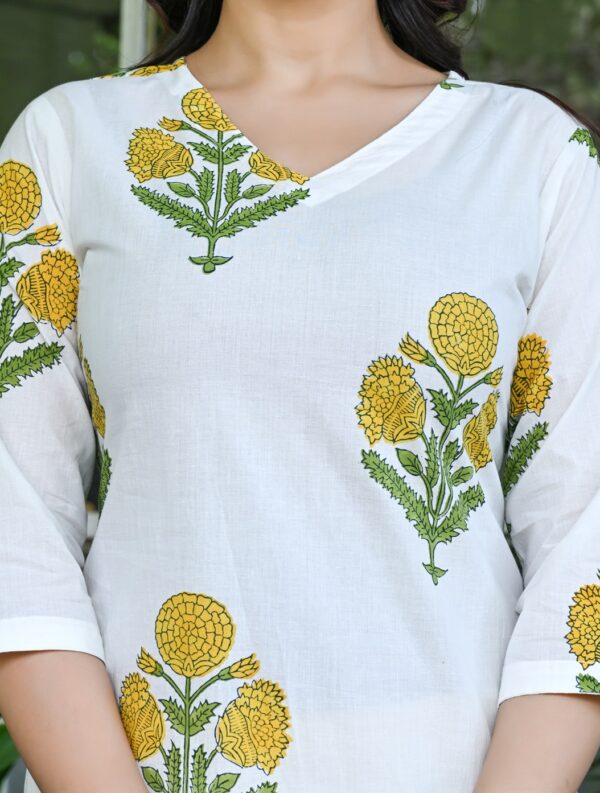 Women's White & Yellow Floral Printed Kurta Set - Image 2