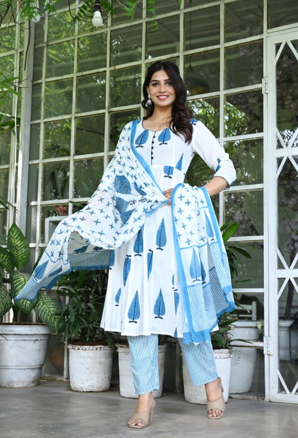 Women's White & Blue Leaf Printed Anarkali Kurta Set with Dupatta - Image 9