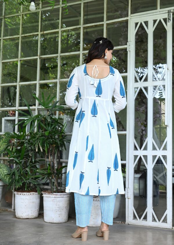 Women's White & Blue Leaf Printed Anarkali Kurta Set with Dupatta - Image 8