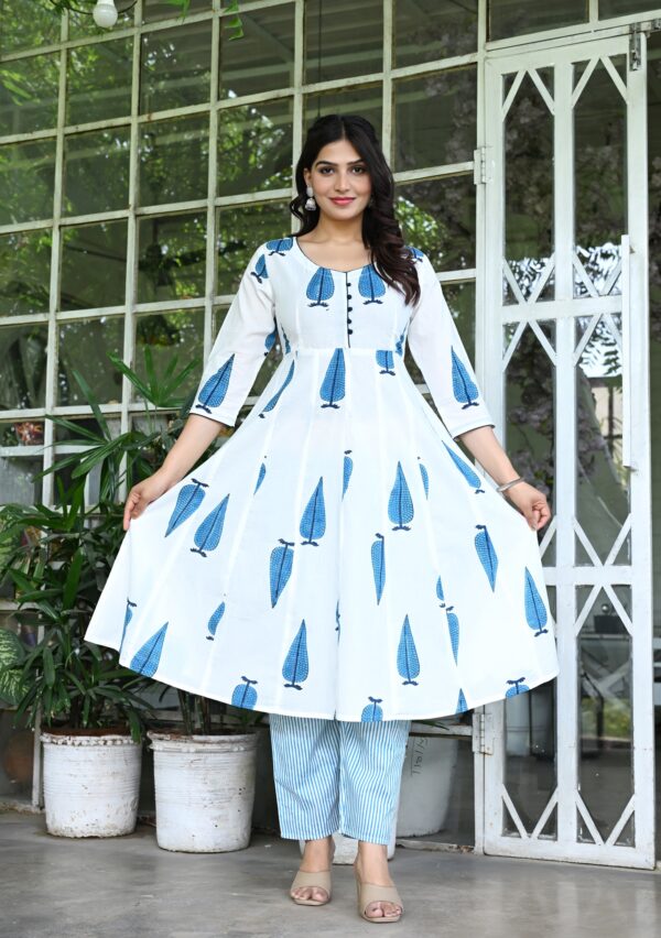 Women's White & Blue Leaf Printed Anarkali Kurta Set with Dupatta - Image 7