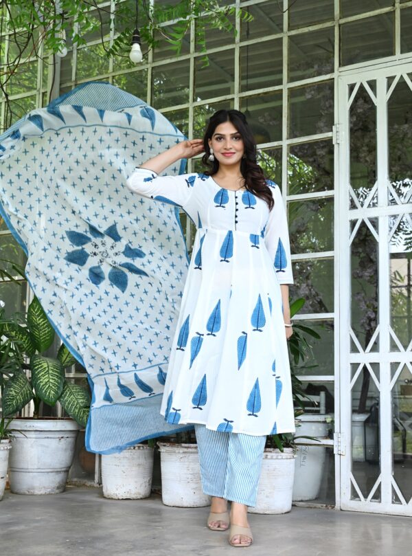 Women's White & Blue Leaf Printed Anarkali Kurta Set with Dupatta - Image 5