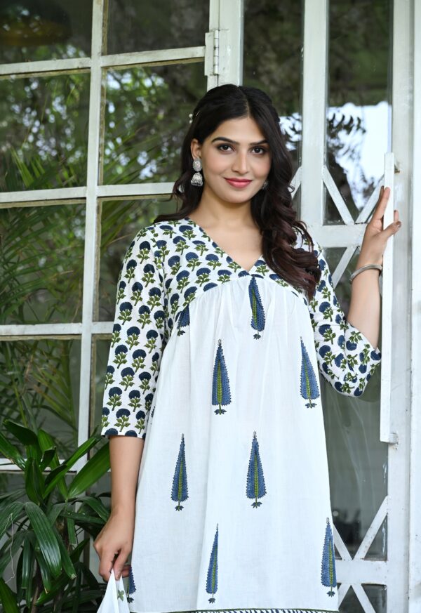 Women's Hand Block Printed Cotton Kurta Set - Image 3