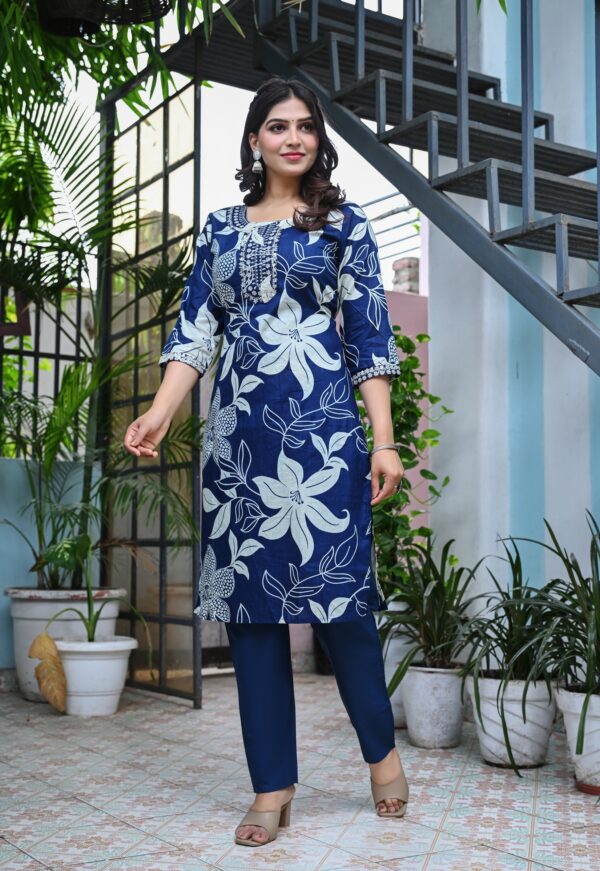Women's Blue Cotton Floral Printed Kurta Set - Image 7