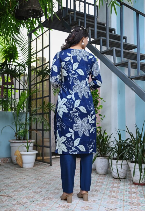Women's Blue Cotton Floral Printed Kurta Set - Image 6