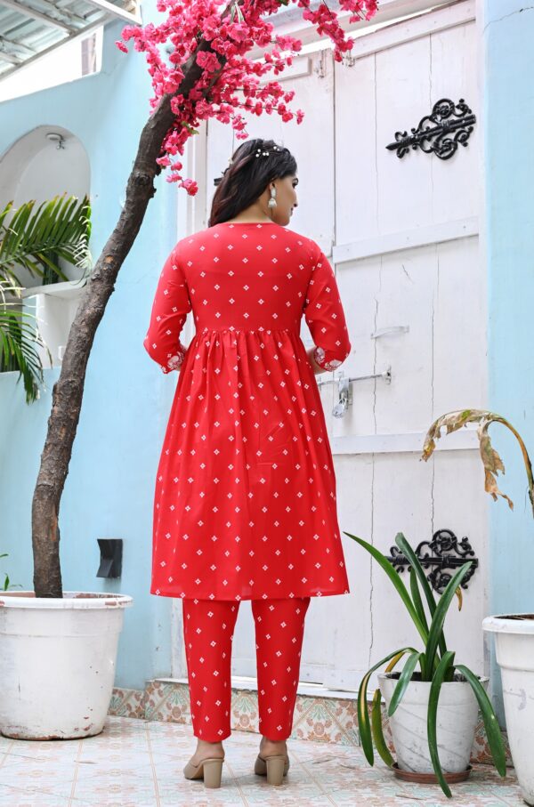 Women's Red Cotton Floral Printed Kurta Set with Embroidered Neck - Image 6