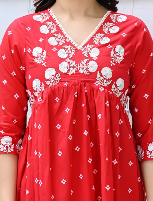 Women's Red Cotton Floral Printed Kurta Set with Embroidered Neck - Image 5