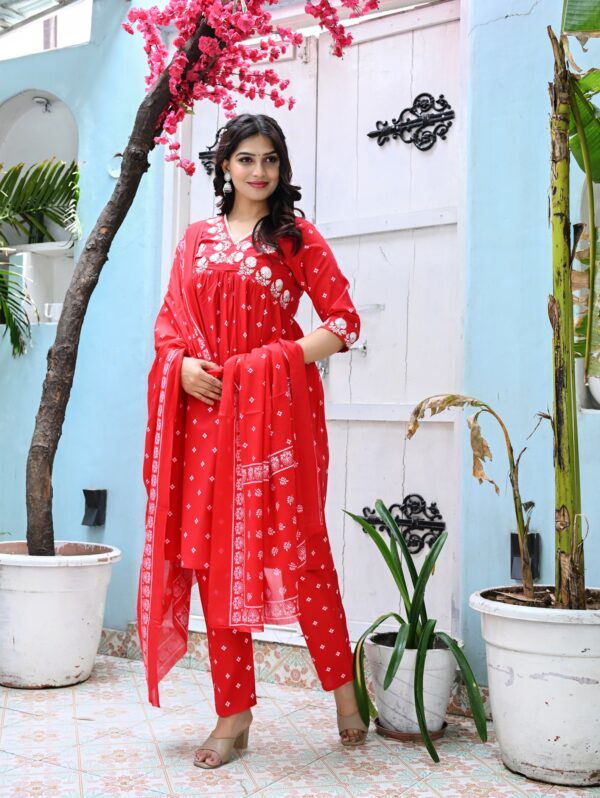 Women's Red Cotton Floral Printed Kurta Set with Embroidered Neck - Image 2