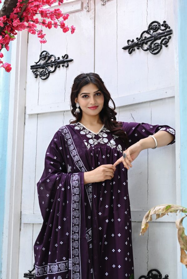 Women's Wine Cotton Floral Printed Kurta Set with Embroidery - Image 4