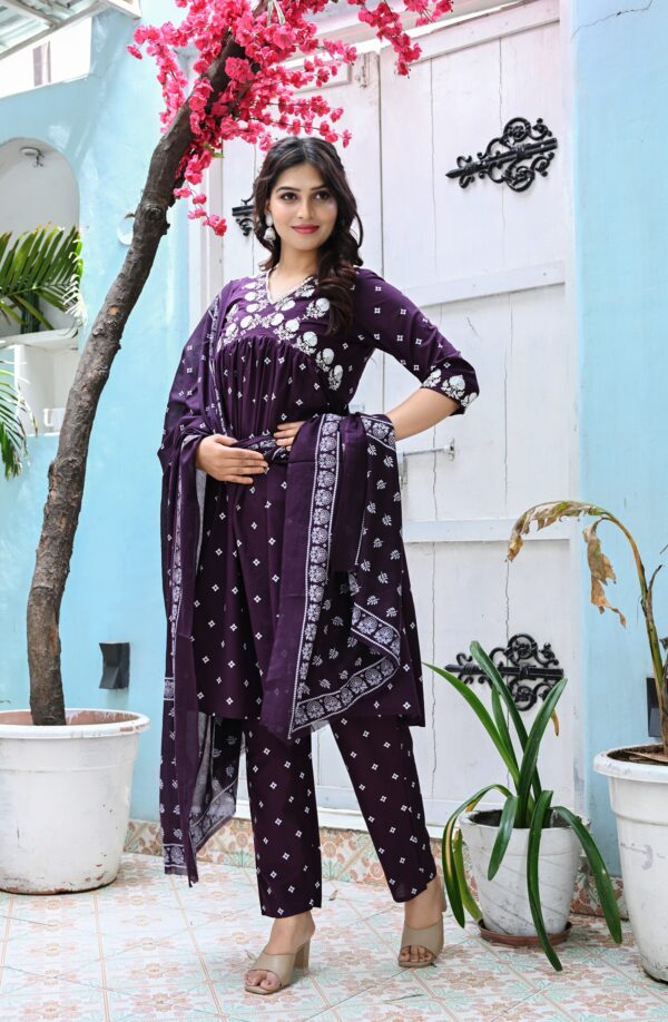Women's Wine Cotton Floral Printed Kurta Set with Embroidery - Image 2