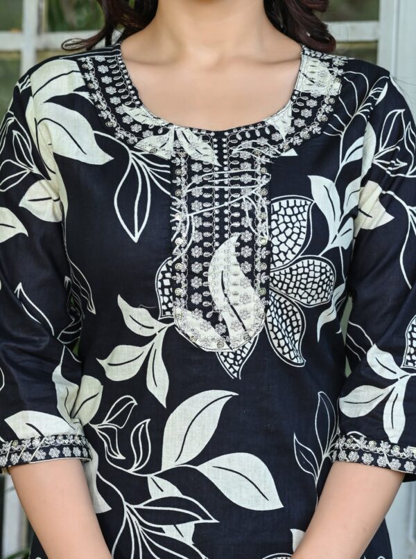 Women's Black Cotton Jaipuri Floral Print Kurta Pant Set - Image 4