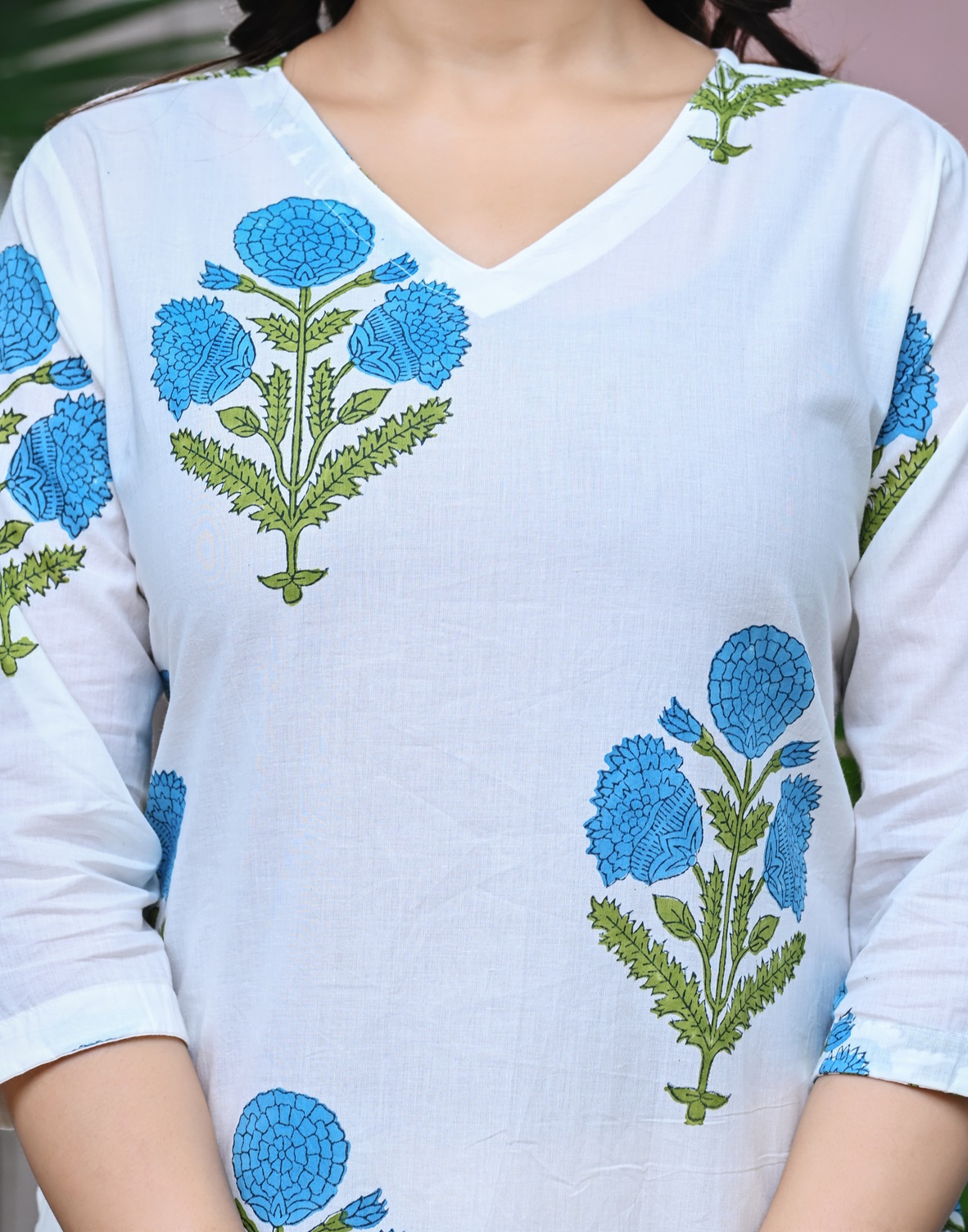 Women's White & Blue Floral Printed Kurta Set - Image 4