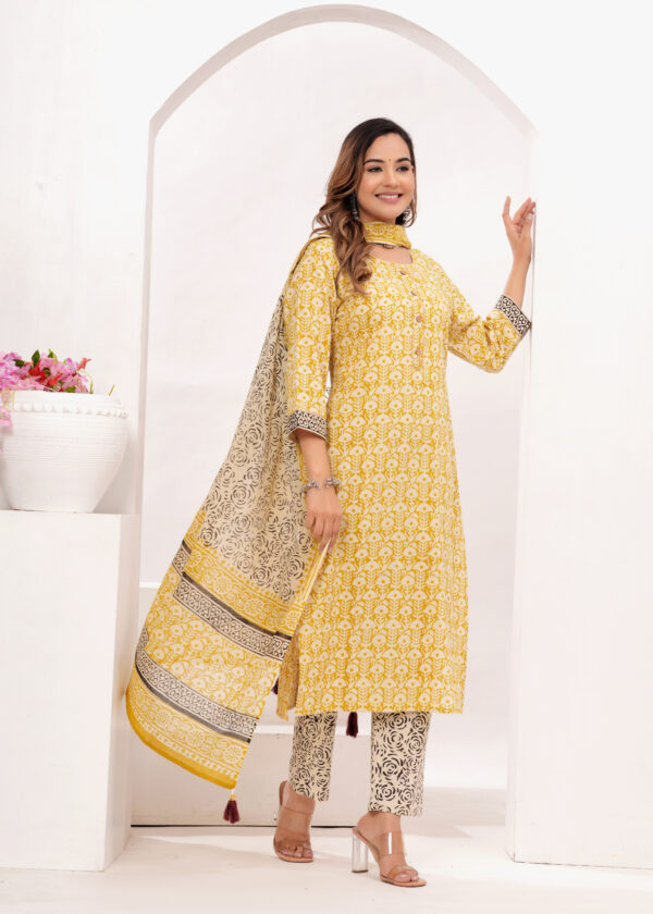 Women Ethnic Motifs Printed Regular Kurta with Trousers & With Dupatta - Image 4