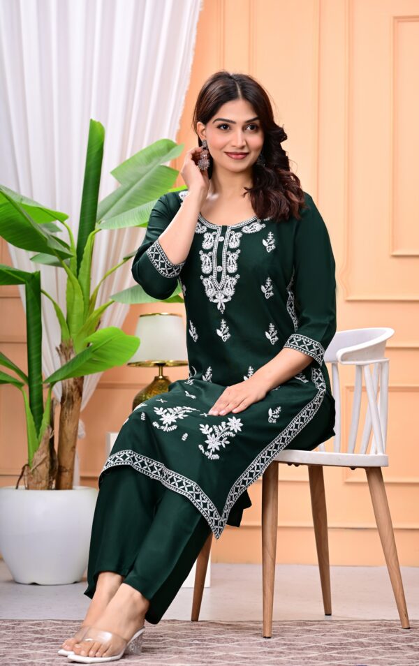Women Bottle Green White Embroidered Pure Cotton Kurta Set - Image 6