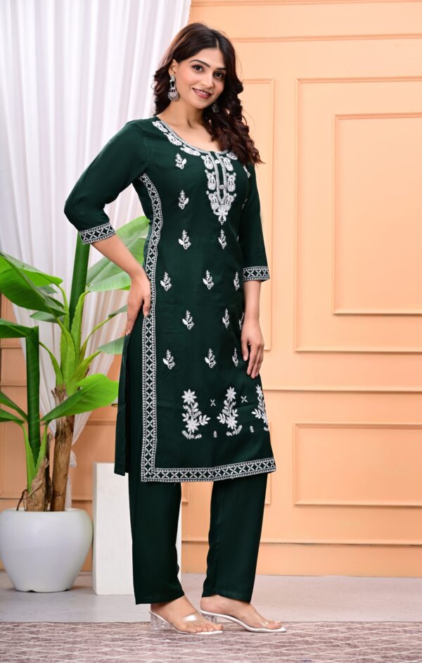 Women Bottle Green White Embroidered Pure Cotton Kurta Set - Image 4