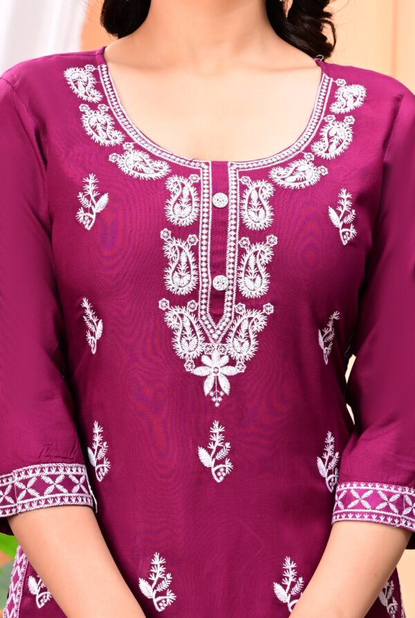 Women Purple White Embroidered Pure Cotton Kurta Set - Image 3